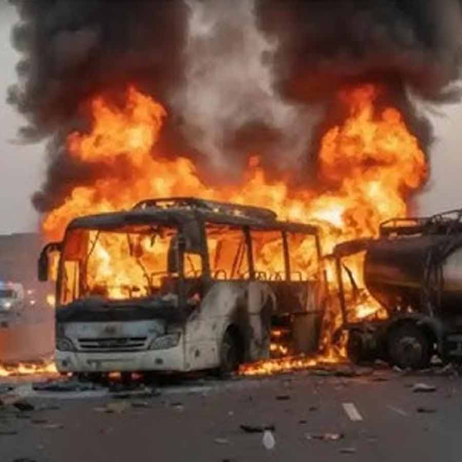 সৌদিতে ভয়াবহ বাস দুর্ঘটনা নিহত ৪২ ভারতীয় উমরাহযাত্রী